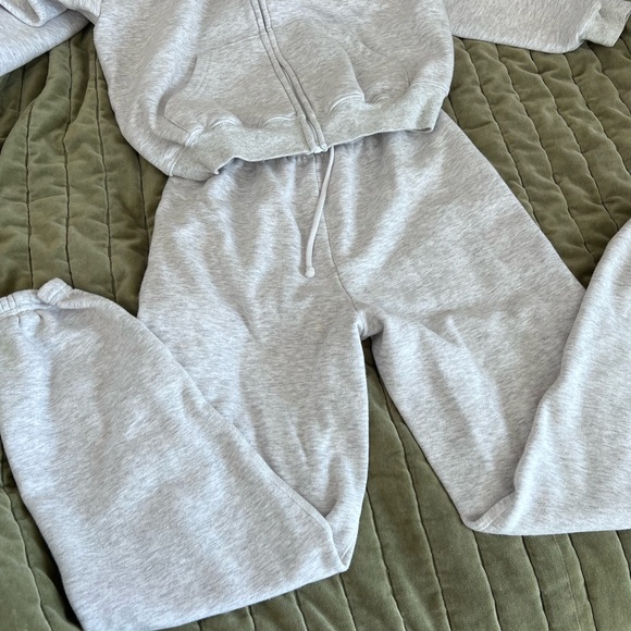 Skims Sweat Set - Picture 2 of 4